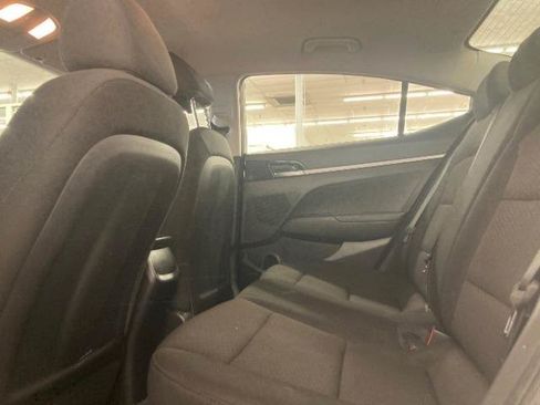 Used 2019 Hyundai Elantra SE w/ Cargo Package FWD image 12