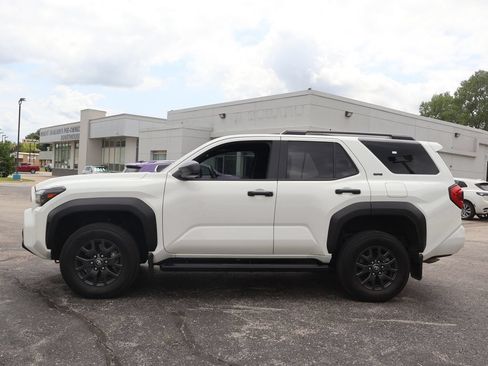 Used 2025 Toyota 4Runner SR5 AWD/4WD image 5