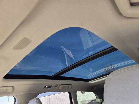 Used 2017 Volvo V90 T6 Cross Country image 10