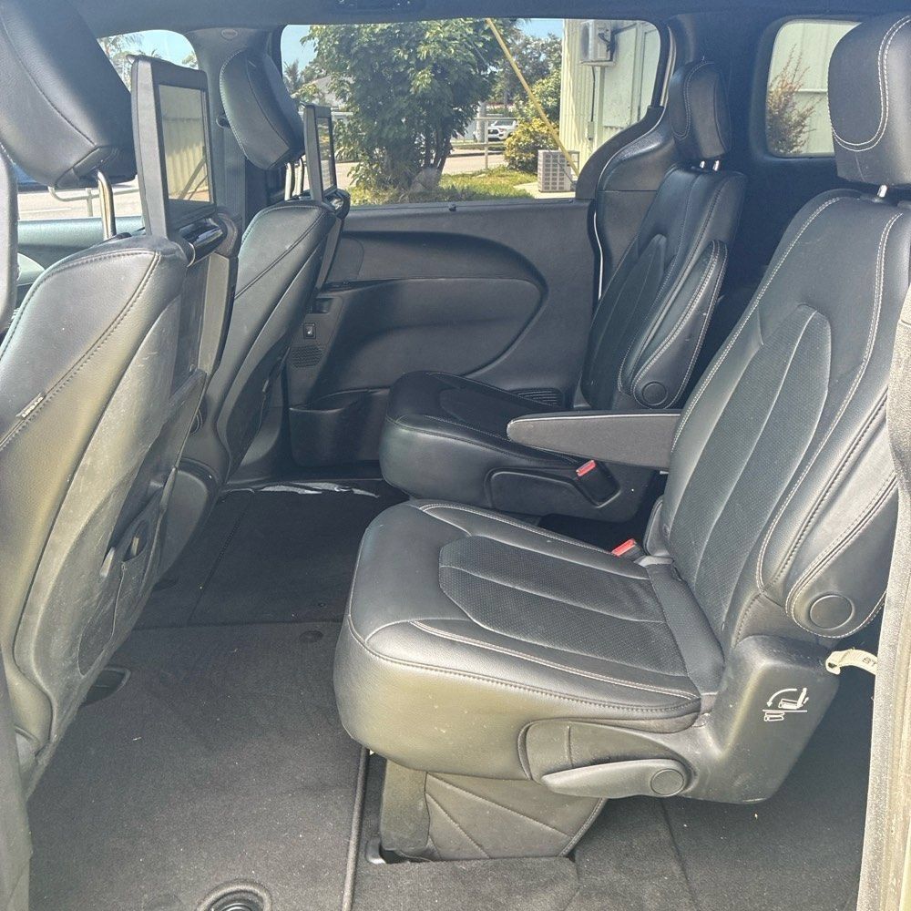Used 2020 Chrysler Pacifica Touring-L Plus FWD image 13