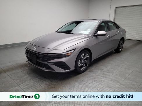 Used 2025 Hyundai Elantra SEL image 1