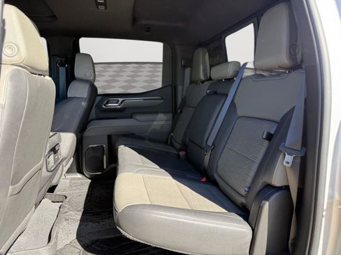 Used 2022 Chevrolet Silverado 1500 ZR2 w/ Technology Package image 21