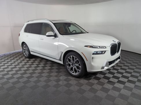 Used 2026 BMW X7 xDrive40i w/ Premium Package image 6