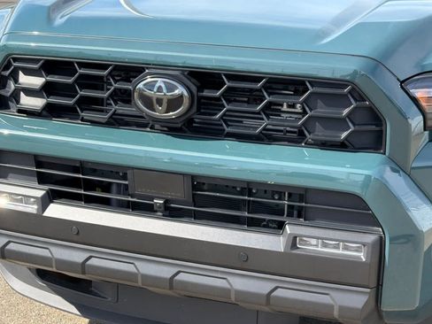 Used 2025 Toyota 4Runner TRD Off-Road AWD/4WD image 15