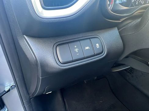 Used 2022 Hyundai Venue SE image 26