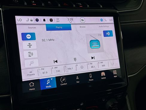 Used 2022 Jeep Grand Cherokee L Limited image 19