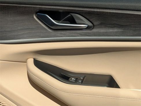 New 2025 Jeep Grand Cherokee Limited image 36