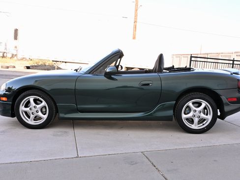Used 2002 MAZDA MX-5 Miata RWD image 5