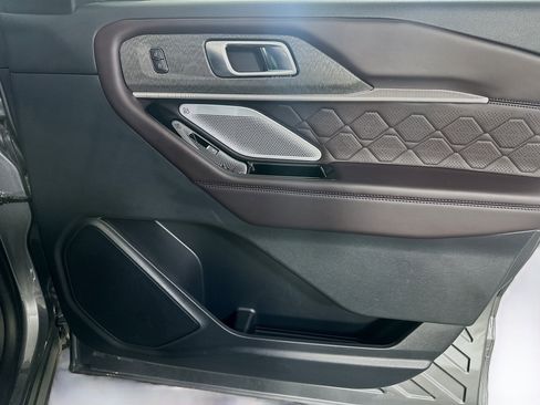 Used 2025 Ford Explorer Platinum w/ LUX Leather Package image 35