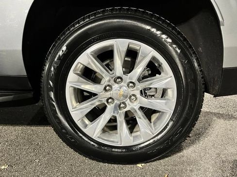 Used 2025 Chevrolet Suburban Premier AWD/4WD image 14
