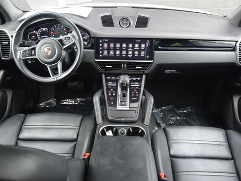Certified 2023 Porsche Cayenne AWD/4WD image 12