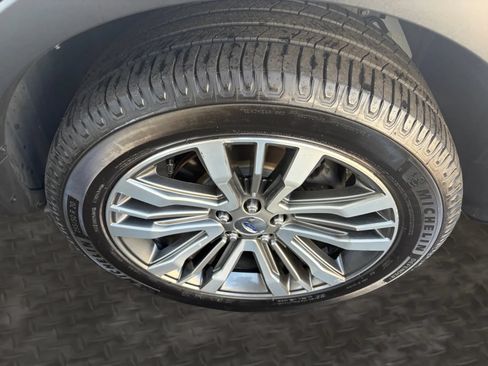 Used 2018 Ford Explorer Platinum AWD/4WD image 44
