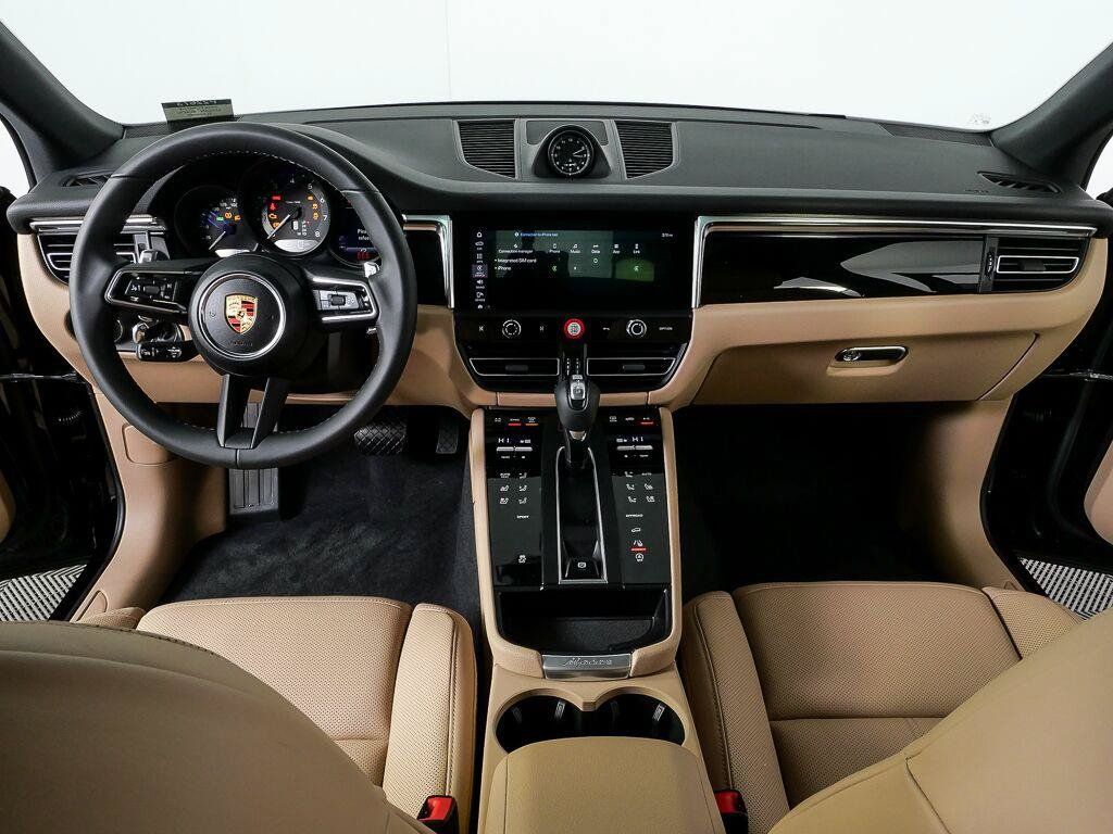 Certified 2026 Porsche Macan AWD/4WD image 19
