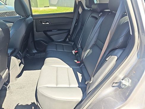 Used 2023 Nissan Rogue SV w/ SV Premium B Package image 27