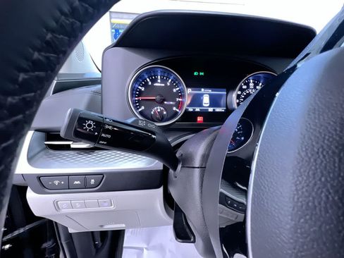 Used 2024 Kia Carnival LX FWD image 18