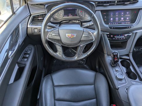 Used 2022 Cadillac XT5 Premium Luxury w/ Technology Package image 4