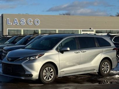 Used 2021 Toyota Sienna LE