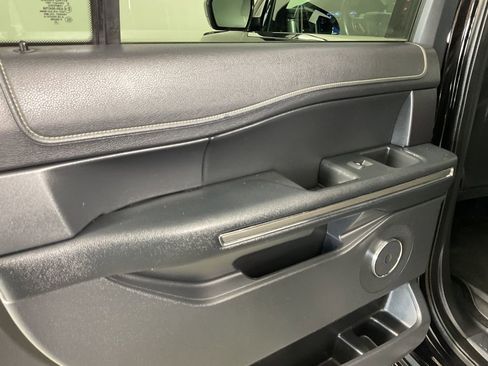 Used 2022 Ford Expedition XLT image 19