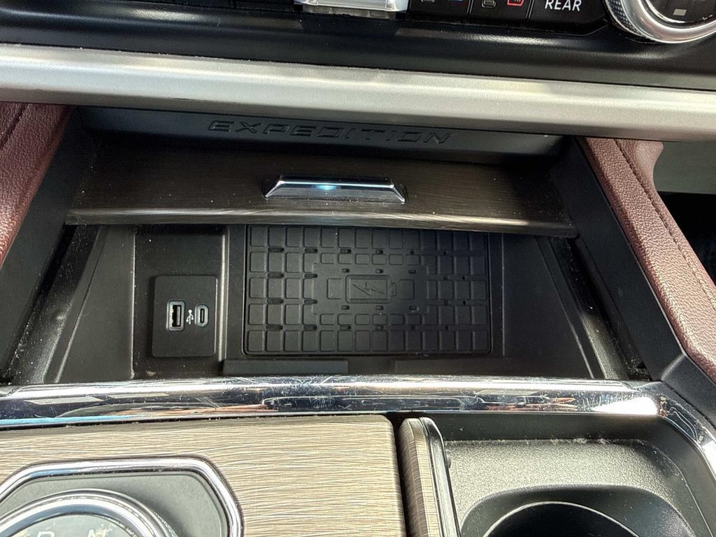Used 2024 Ford Expedition Limited RWD image 34