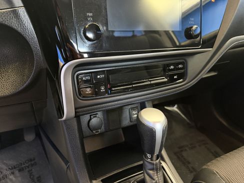 Used 2017 Toyota Corolla SE w/ Carpet Mat Package (TMS) FWD image 19