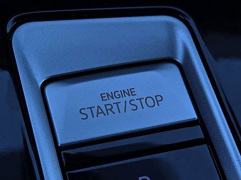 Used 2025 Volkswagen Atlas Cross Sport SE image 16