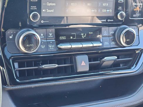 Used 2022 Toyota Highlander XSE image 16