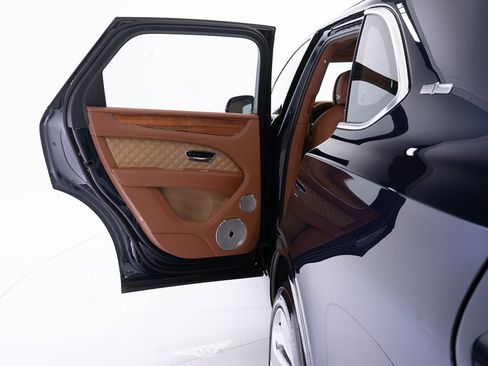 Certified 2021 Bentley Bentayga image 21
