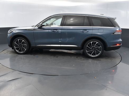 New 2026 Lincoln Aviator Reserve w/ Luxury Package image 2