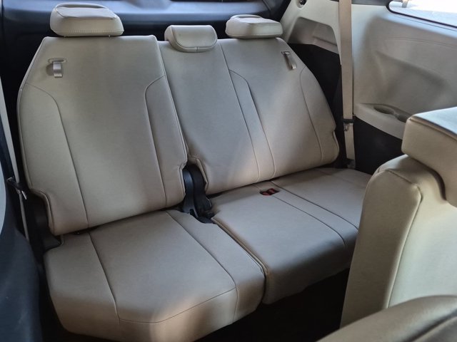 Used 2022 Toyota Sienna XLE w/ XLE Plus Package FWD image 8