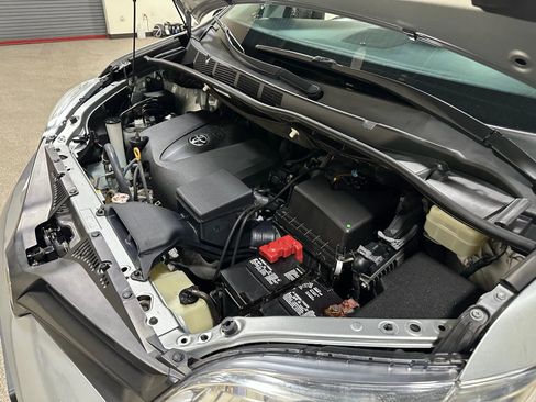 Used 2019 Toyota Sienna L w/ Carpet Mat Package image 55