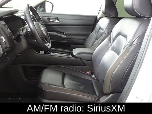 Used 2022 Nissan Pathfinder SL w/ SL Premium Package image 11