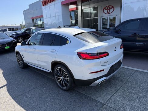 Used 2024 BMW X4 xDrive30i w/ Premium Package AWD/4WD image 3