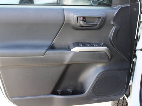 Used 2022 Toyota Tacoma SR5 w/ Trail Edition image 9