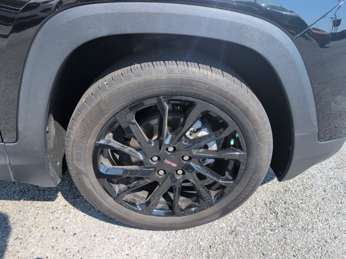 Used 2024 GMC Terrain SLE w/ Driver Convenience Package FWD image 10