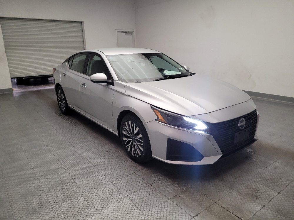 Used 2023 Nissan Altima 2.5 SV FWD image 13
