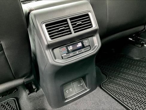 New 2026 Volkswagen Atlas Peak Edition image 17