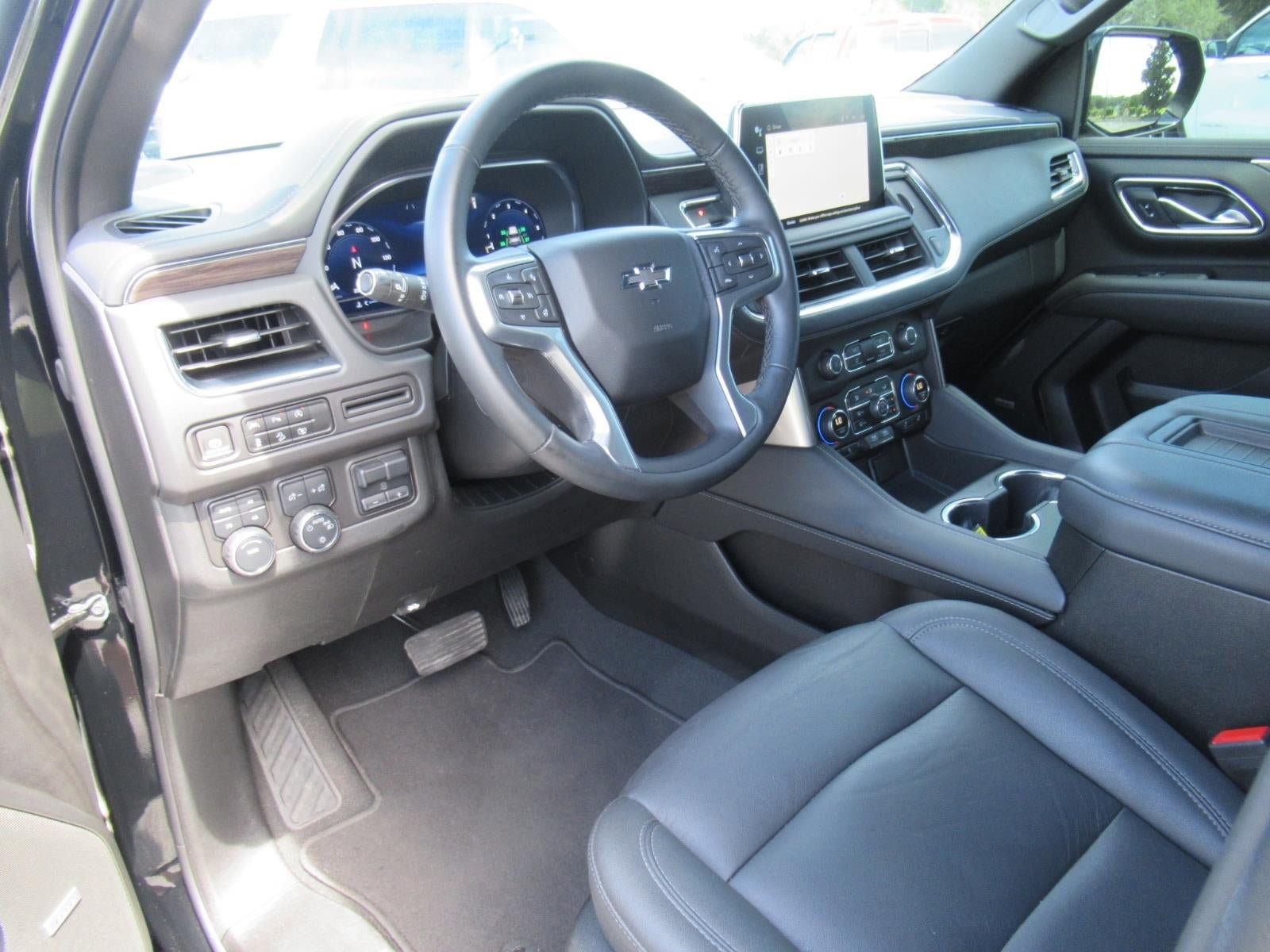 Used 2023 Chevrolet Suburban Z71 w/ Luxury Package AWD/4WD image 16