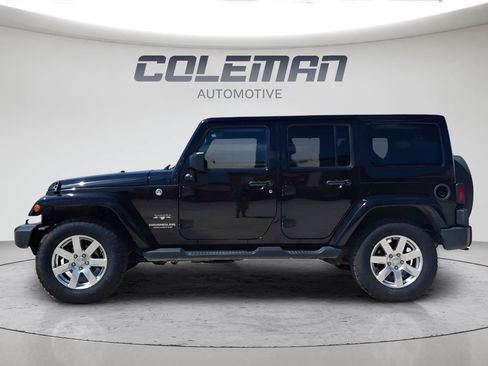 Used 2016 Jeep Wrangler Unlimited Sahara w/ Connectivity Group AWD/4WD image 2