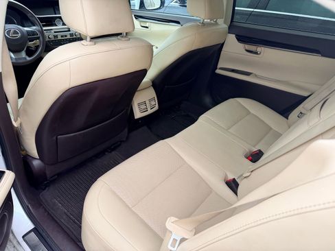 Used 2016 Lexus ES 350 w/ Accessory Package image 3