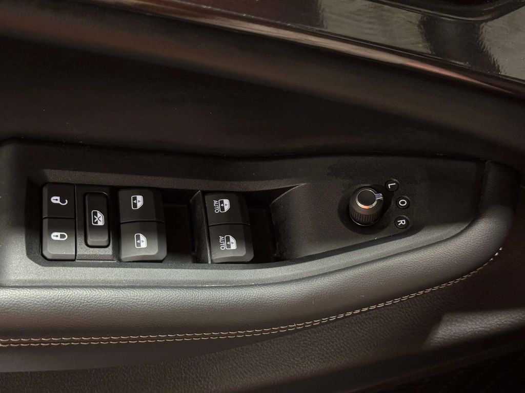 Used 2023 Jeep Grand Cherokee L Laredo AWD/4WD image 18