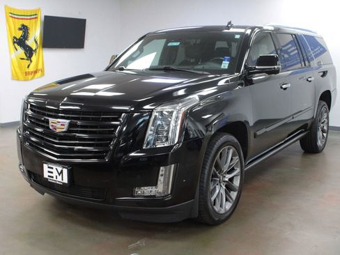 Used 2020 Cadillac Escalade ESV Platinum w/ Escalade Sport Edition image 5