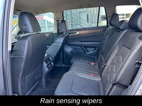 Used 2025 Volkswagen Atlas SE AWD/4WD image 22