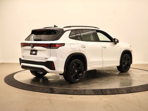 New 2026 Volkswagen Tiguan SE R-Line image 3