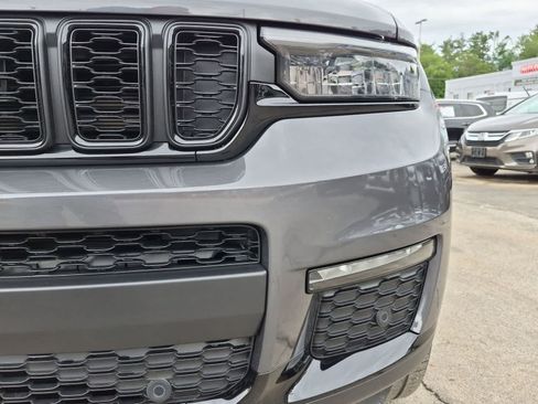 Used 2025 Jeep Grand Cherokee L Limited w/ Luxury Tech Group II AWD/4WD image 11