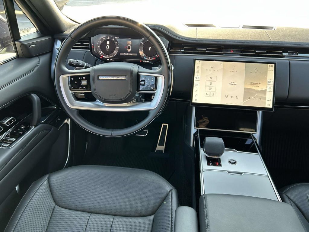 Used 2024 Land Rover Range Rover Long Wheelbase SE AWD/4WD image 12