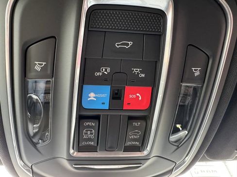 New 2025 Jeep Grand Cherokee Laredo X w/ Luxury Tech Group I AWD/4WD image 31