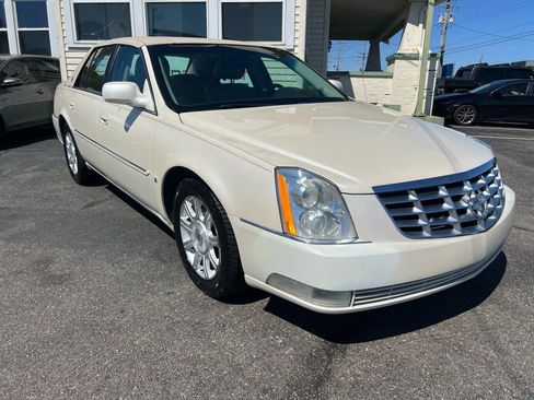 Used 2009 Cadillac DTS w/ Trunk Convenience Package image 5