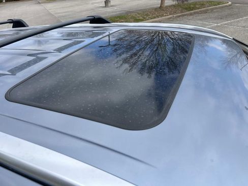 Used 2021 Toyota Highlander XLE image 12