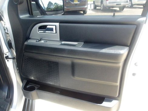 Used 2015 Ford Expedition XLT w/ Equipment Group 201A RWD image 9