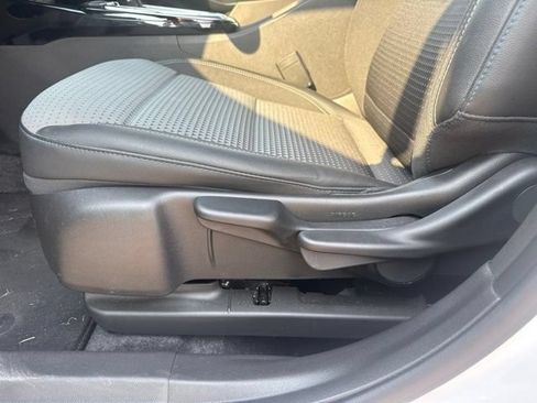 Used 2025 Chevrolet Trax LT FWD image 13